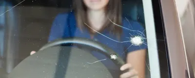 Puedo pasar la ITV con la luna rota
