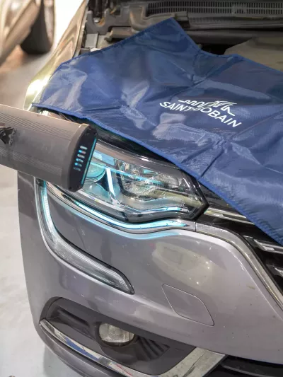 Headlight Polish at Glassdrive with machine